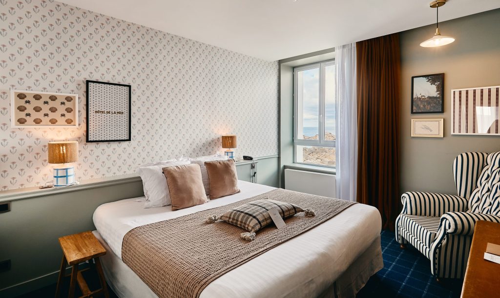 premium mer | Chambre Premium Mer Hotel de la Mer 2 scaled e1747857293432 Chambre Premium Mer Hotel de la Mer 2 scaled e1747857293432