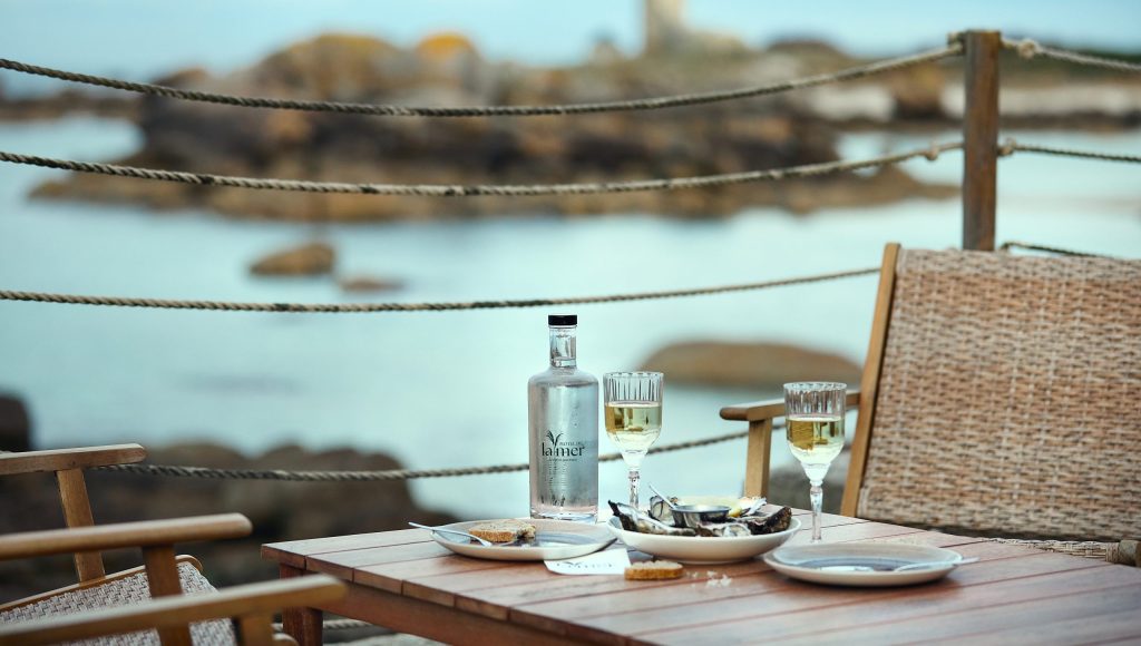 Organiser un séminaire en bord de mer : immersion professionnelle à l’Hôtel de la Mer | Bar Terrasse Hotel de la Mer 3 scaled e1750769400855 Bar Terrasse Hotel de la Mer 3 scaled e1750769400855